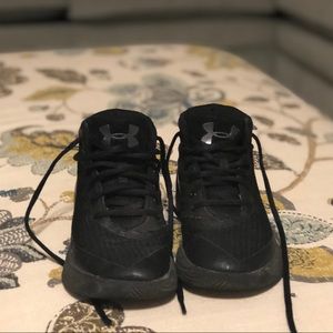 Under armour curry basketball shoes boys size 13